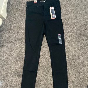 Levi’s Slimming Skinny Black Jeans